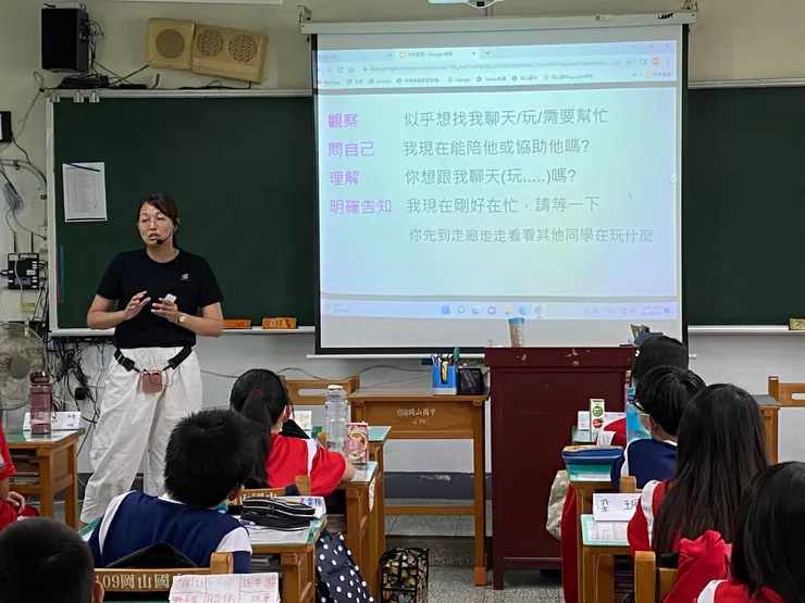 好喜歡這個引導，觀察→問自己→理解→明確告知，我們很受用🤗