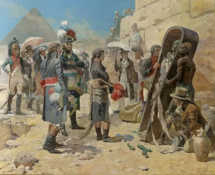畫作描繪了拿破崙與他的軍官和科學家們在金字塔前考察一具埃及木乃伊的場景(圖片來源Wikimedia Commons)
