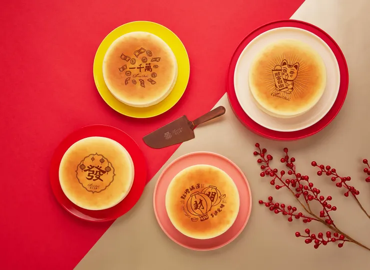 圖說：乳酪蛋糕換上新年限定圖案，品嚐美味的同時也能招來滿滿財運。（資料來源：起士公爵）