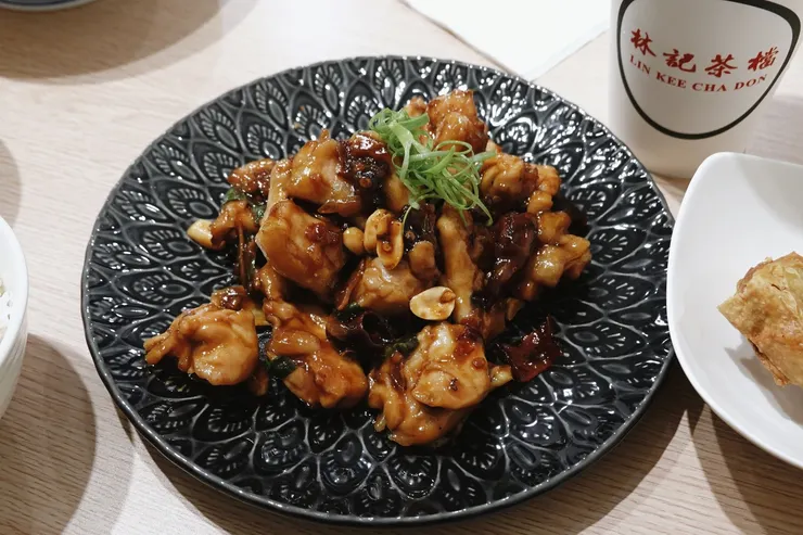 宮保雞丁 (附白飯)  NT$185