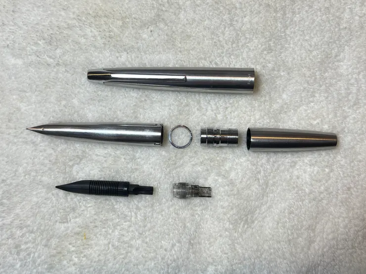 也有收過百樂Myu 701的拼裝品，猜猜看是哪個零件🥲