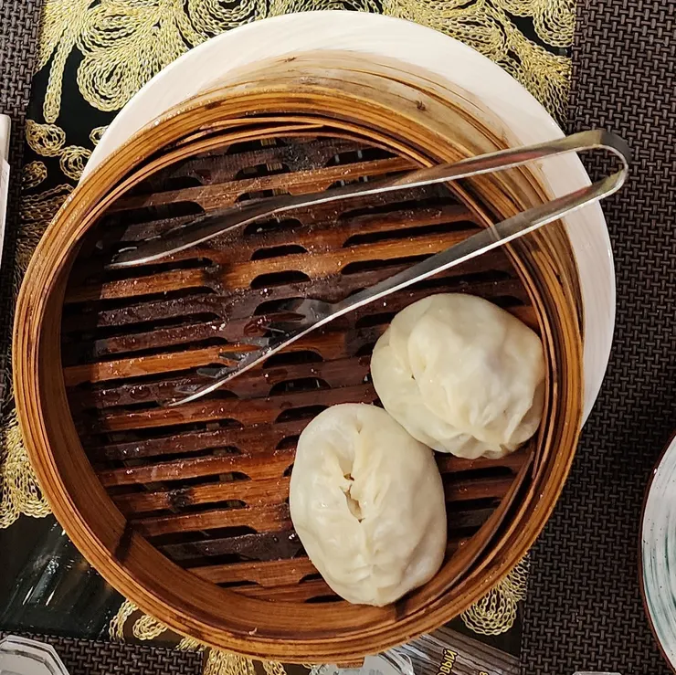 肉包(Манты с мясом)。