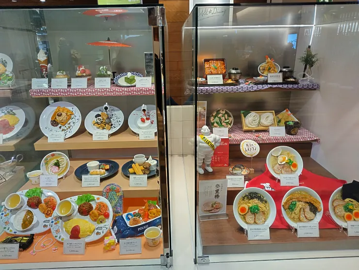 櫥窗的餐點模型