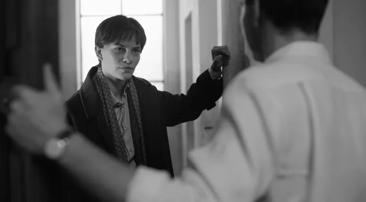 佛萊迪到雷普利住的公寓找他,圖片來源:Netflix