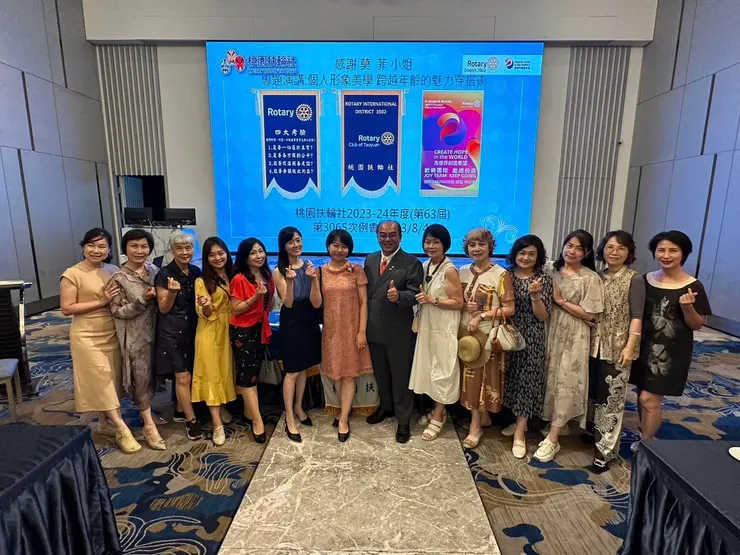 社長與熱情的12位夫人們