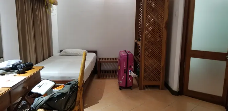 房間裏有3張床，非常大的地方，一個人睡實在太太太太大了