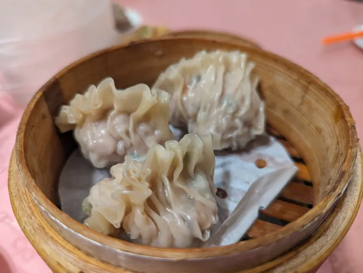 金獅樓的鮮蝦魚翅餃
