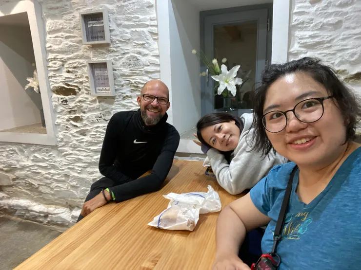 在宿舍餐廳吃早餐跟Frank話家常,他說他今天要走40公里直達教堂⛪️