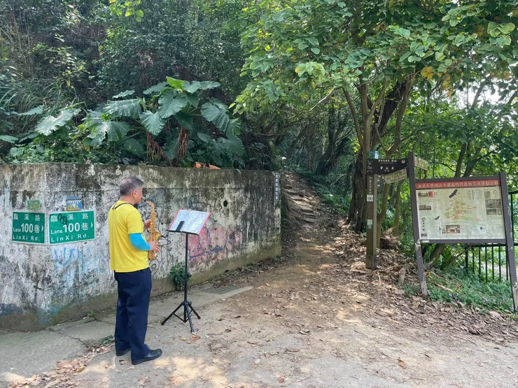 路上遇到很CHILL的阿伯