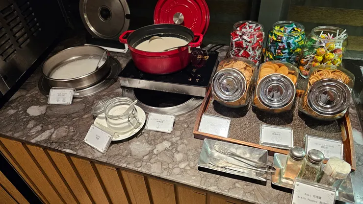 也有各式零食可以吃!也能喝到無糖豆漿和吃到清粥!