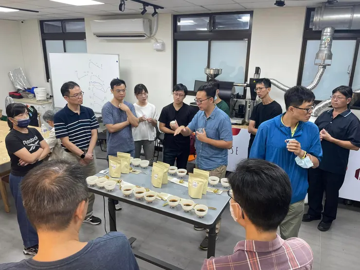 賽後交流會大家針對自己喝到的味道和烘焙的想法進行比較與交流