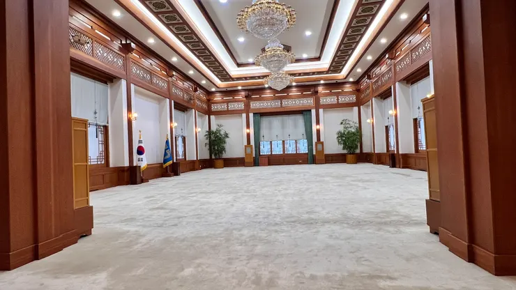 忠武室，是總統授予重要官員任命狀，或外籍嘉賓前來韓國時，於此共進晚餐、觀賞韓國表演等多種用途。