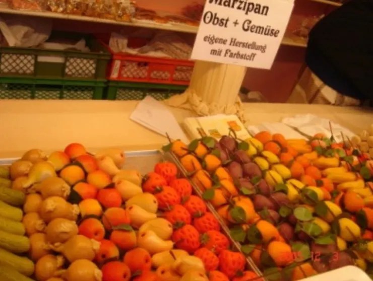 用杏仁糖作的點心,是不是很像和果子阿！