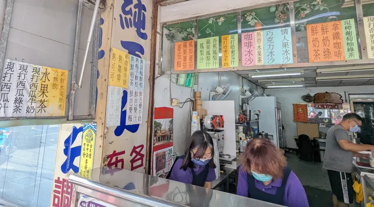 老闆三個人的配合比生產線還精準