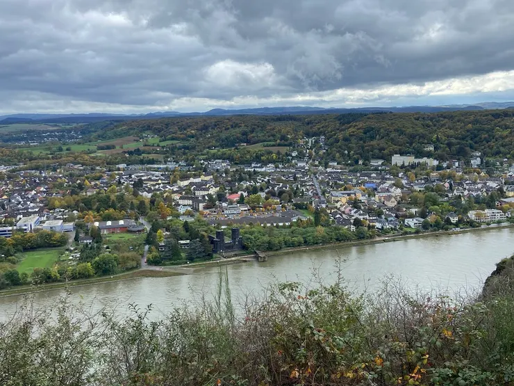 從Erpeler Ley山頂俯瞰魯登道夫大橋西側橋塔