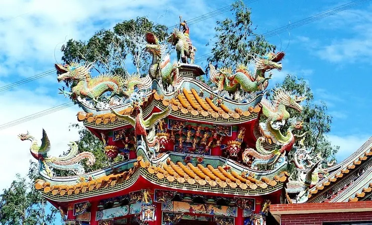 屋脊剪黏工藝傳神（圖片截圖於網路）