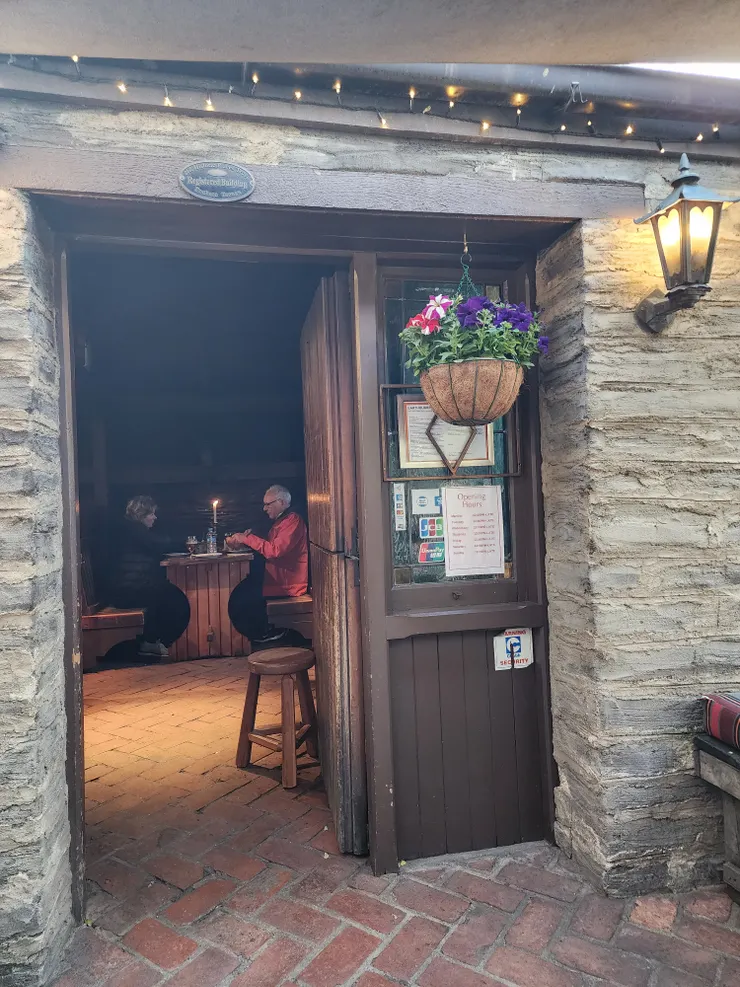 晚餐吃這間The Cow義大利餐廳，復古裝潢很可愛