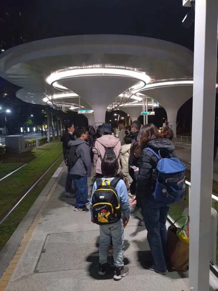 再次感謝人山人海的輕軌