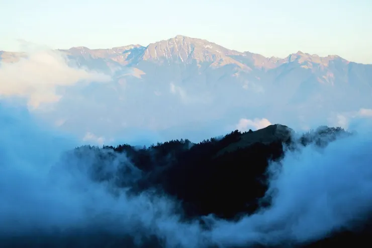 雪山眺望南湖大山