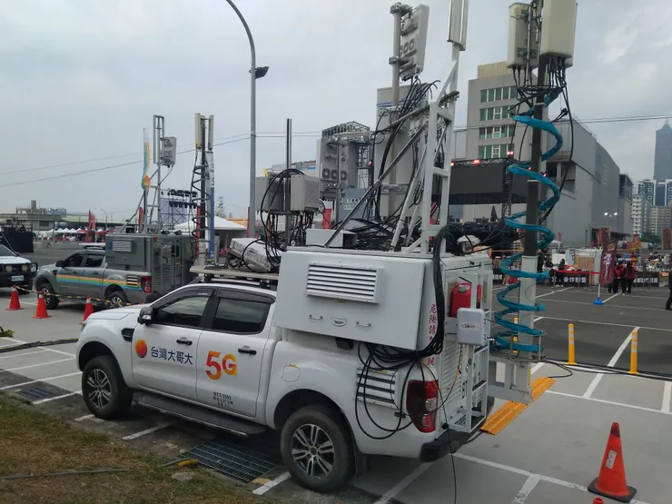 大卡司 連記者車都來了。