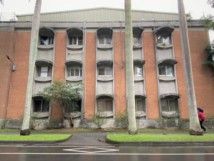 化工館 1974年兩側擴建。筆者拍攝於2022年