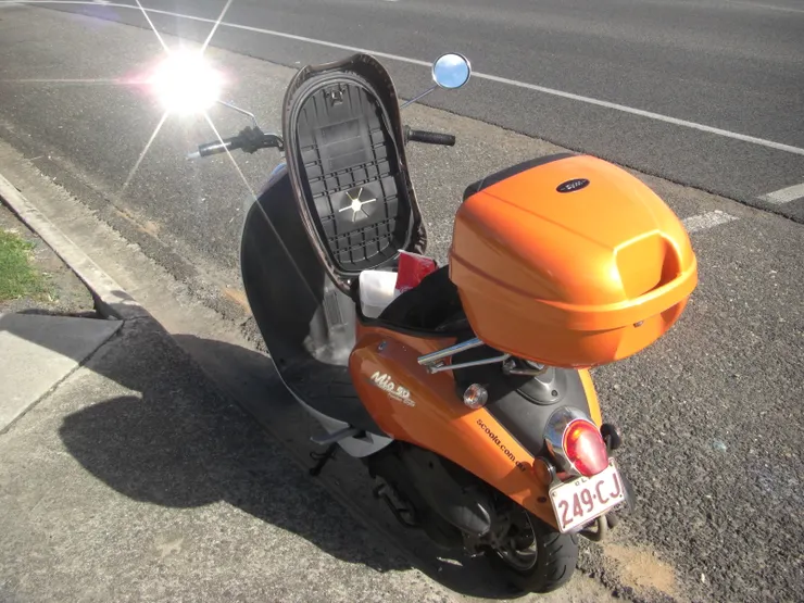 2008年時，借的scooter，小型機車。