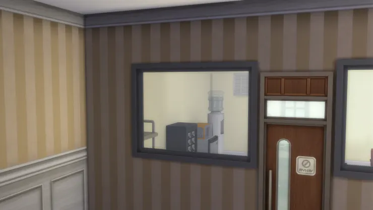 靠牆的地方當然是用來置物。