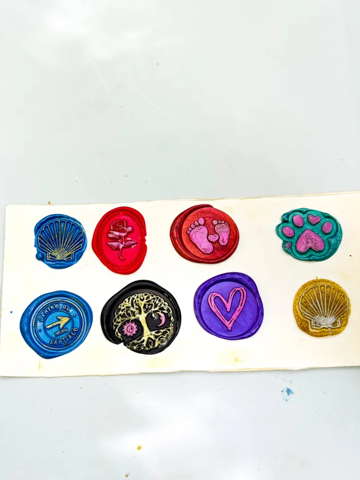 原來是蠟印，可以選顏色和造型，又夠可愛，不過一次要8歐！摸摸口袋決定開落企！！😄