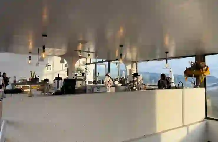 在峇里島絕美咖啡廳 Montana Del Cafe 等日出,與巴杜爾火山一起醒來