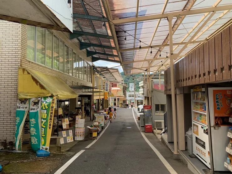 大街上並沒有想像中熱鬧。