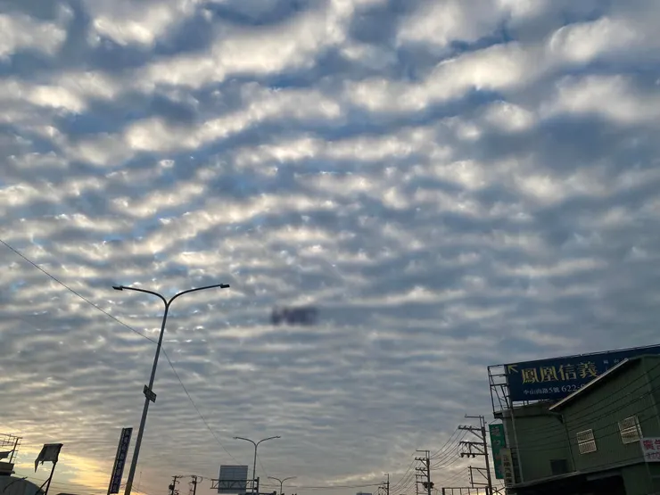 滿空的地震雲😳