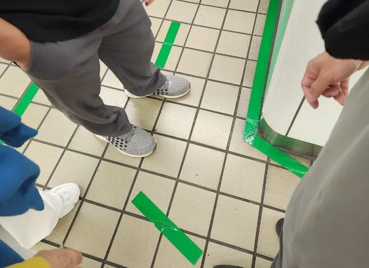 排在綠色線候車