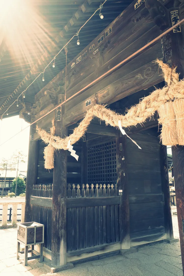 正門上的注連繩