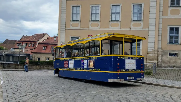 班堡六山之旅的藍黃巴士