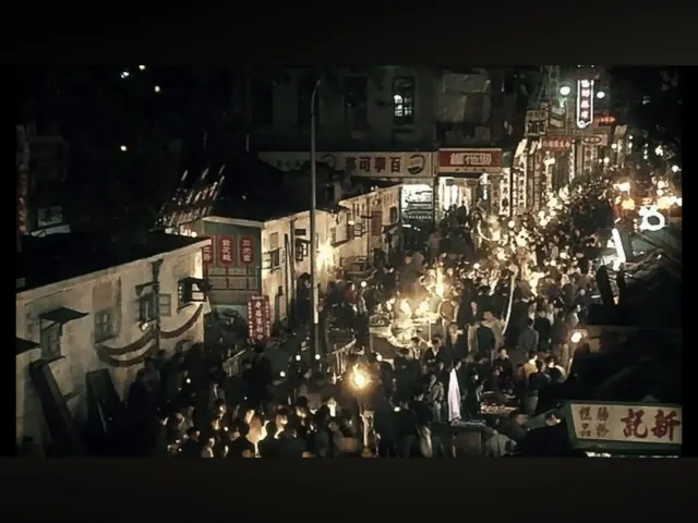 六十年代香港油麻地的廟街夜市。