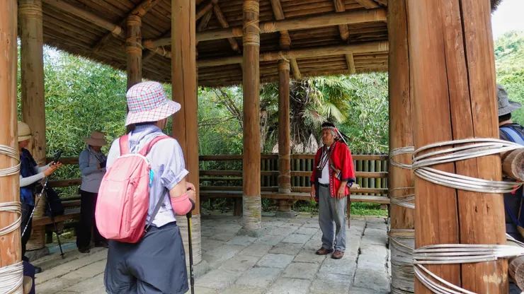 方朝讚長老開始為夥伴們祈福