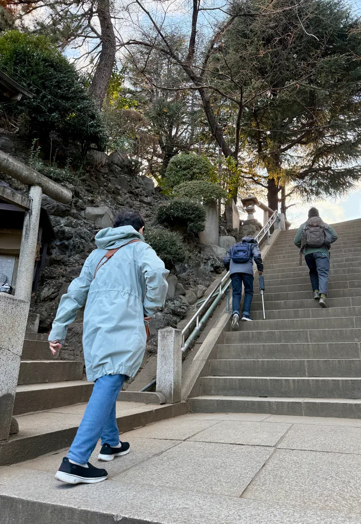 拾級而上拜訪此行重點之一-品川神社。