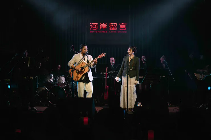 原民夫妻創作組合「The Umaq屋瑪客夫婦」於 12 月 12 日在西門河岸留言舉行的《Love’s in the Air 愛瀰漫》專場演唱會圓滿落幕。 （圖／風潮音樂　提供）