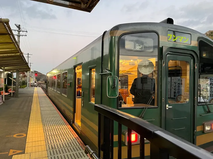 回程的火車，錯過再等一個半小時～