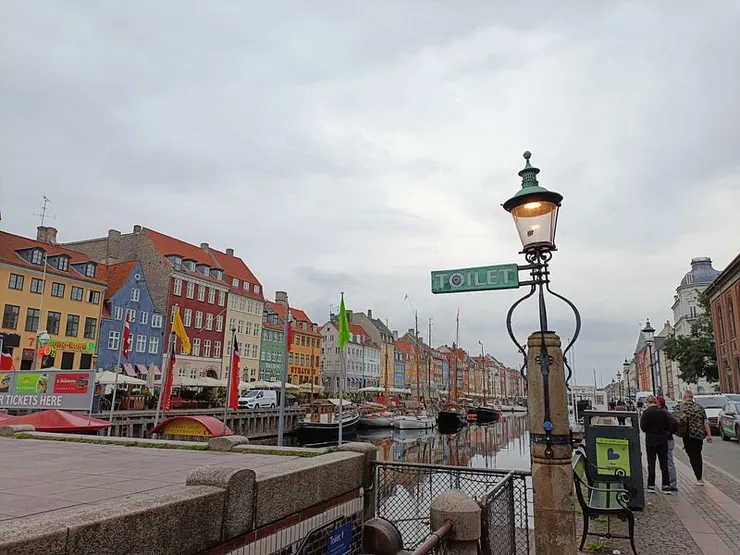 新港沿岸的免費廁所！免費！免費！（很重要所以說三次）