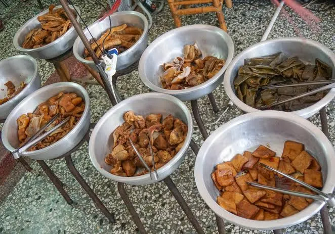 多料的滷味（圖片截圖於網路）