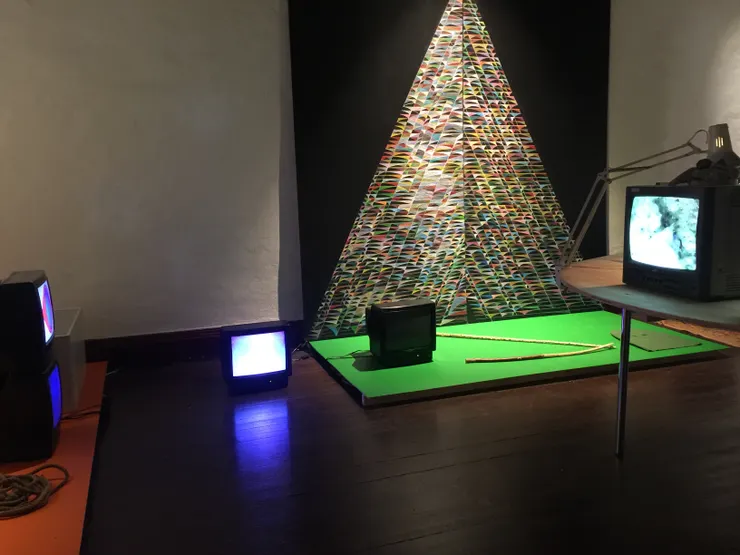 道德輔導室沒有窗。 系統正在檢討自己的誠實。