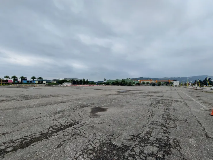 有一大片土地可以做停車場 / 資料來源：我自己