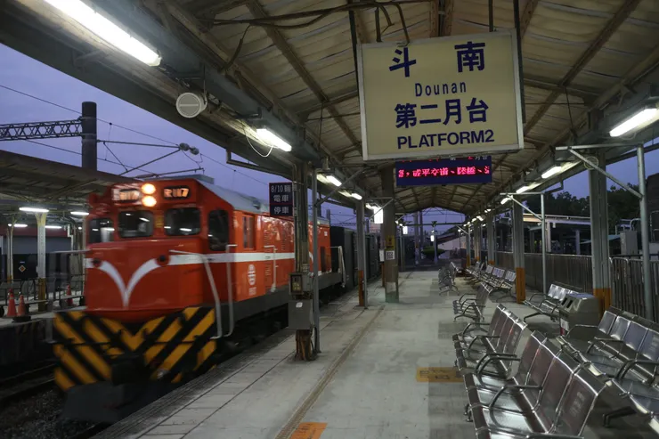 斗南 暮色貨列