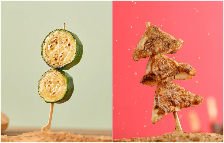 圖說：櫛瓜、百頁豆腐都是焦糖楓排行榜熱賣商品，搭配騎士椒鹽風味灑粉，素食者可開心享用。（資料來源：焦糖楓）