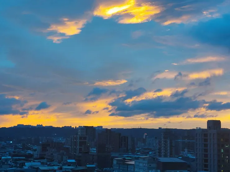 2023/9/3 手機照 （傍晚的天空藍）