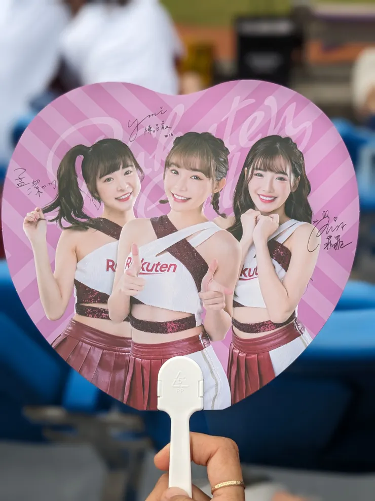 樂天女孩扇子