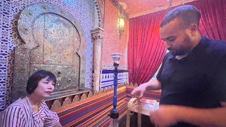 隔日進水煙店消費以示感謝