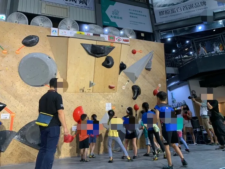 觀察路線中，每一條看起來都好難，最後完攀的人數真的挺少的。