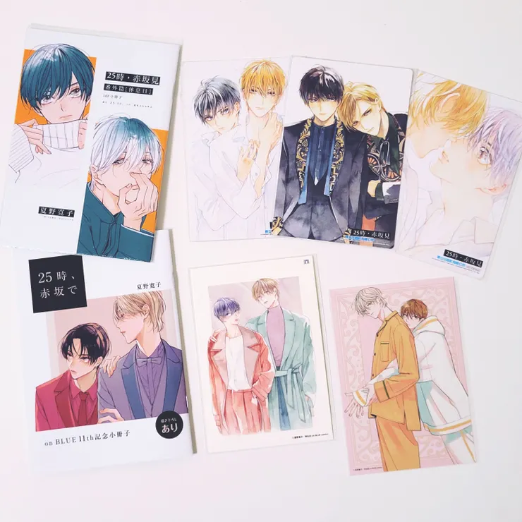 左上第三集限定版小冊。左下可以不用買。右上3張東立首刷附卡。右下兩張卡超!可!愛!